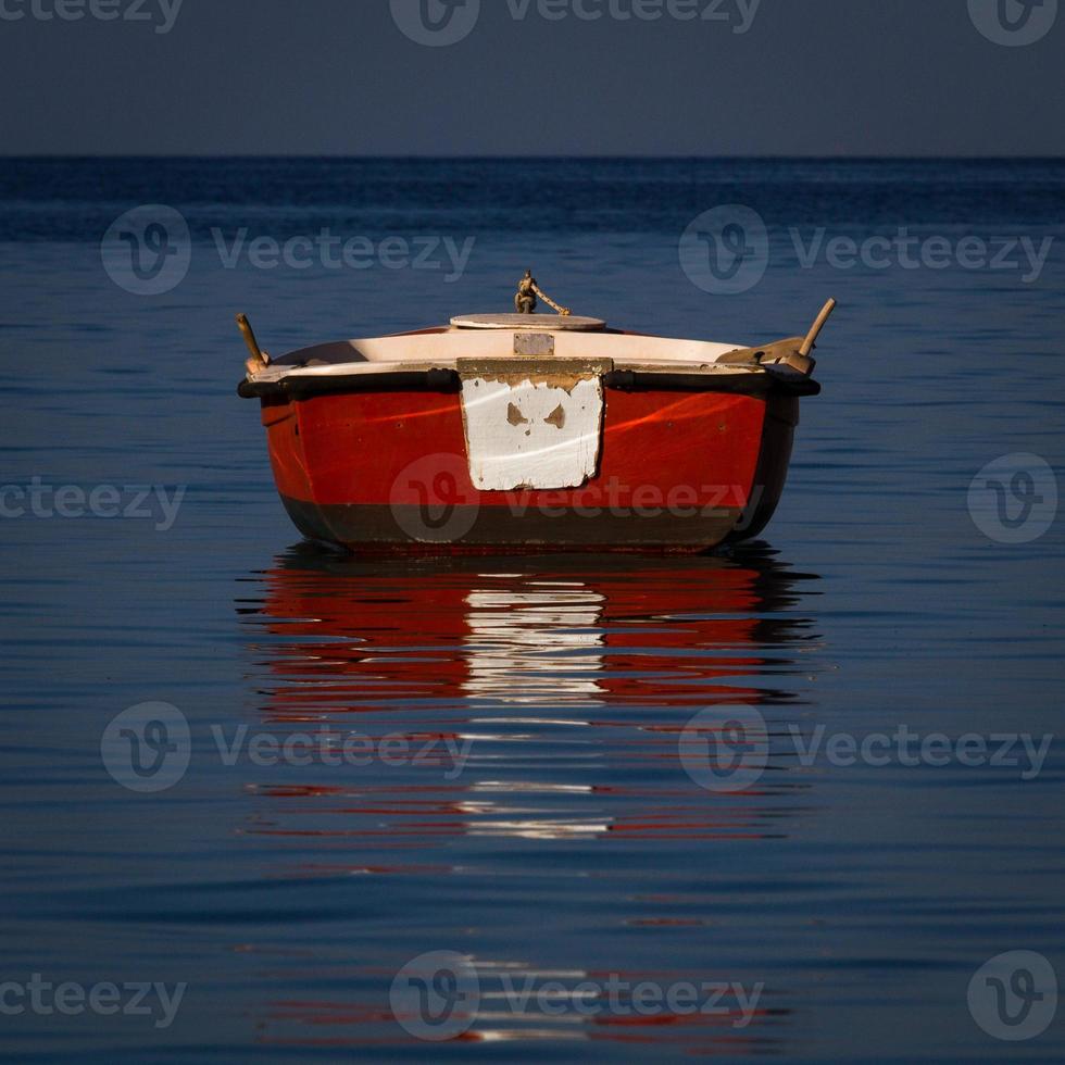 traditionell fiskare båtar av grekland foto