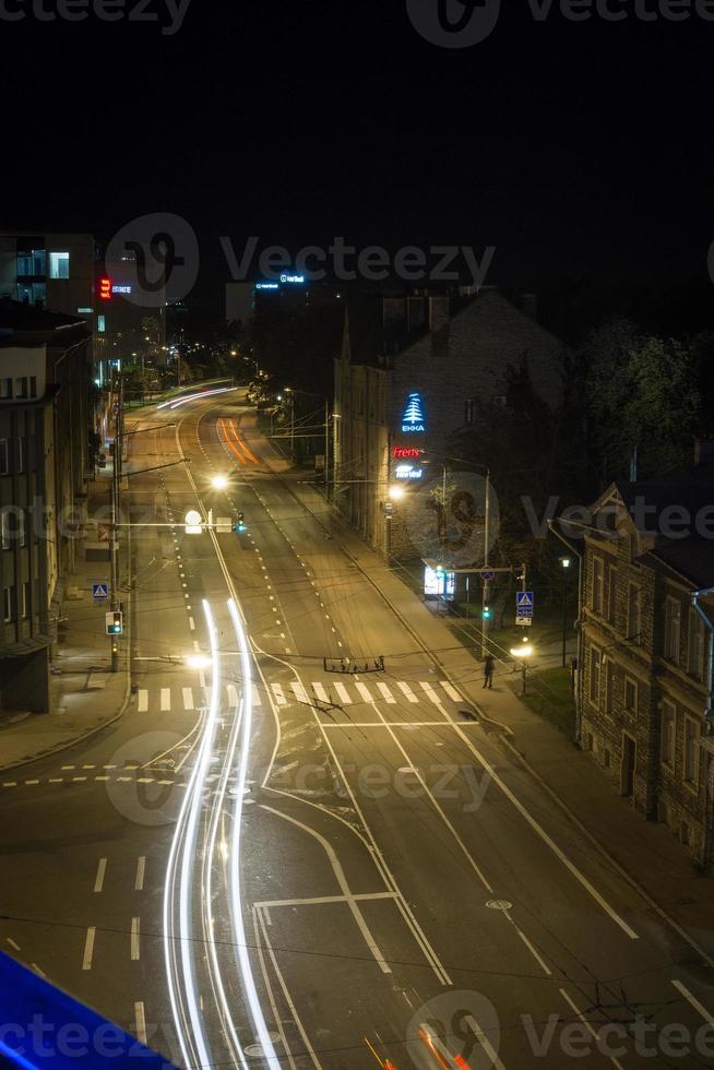 gammal stad av tallinn i sommar foto