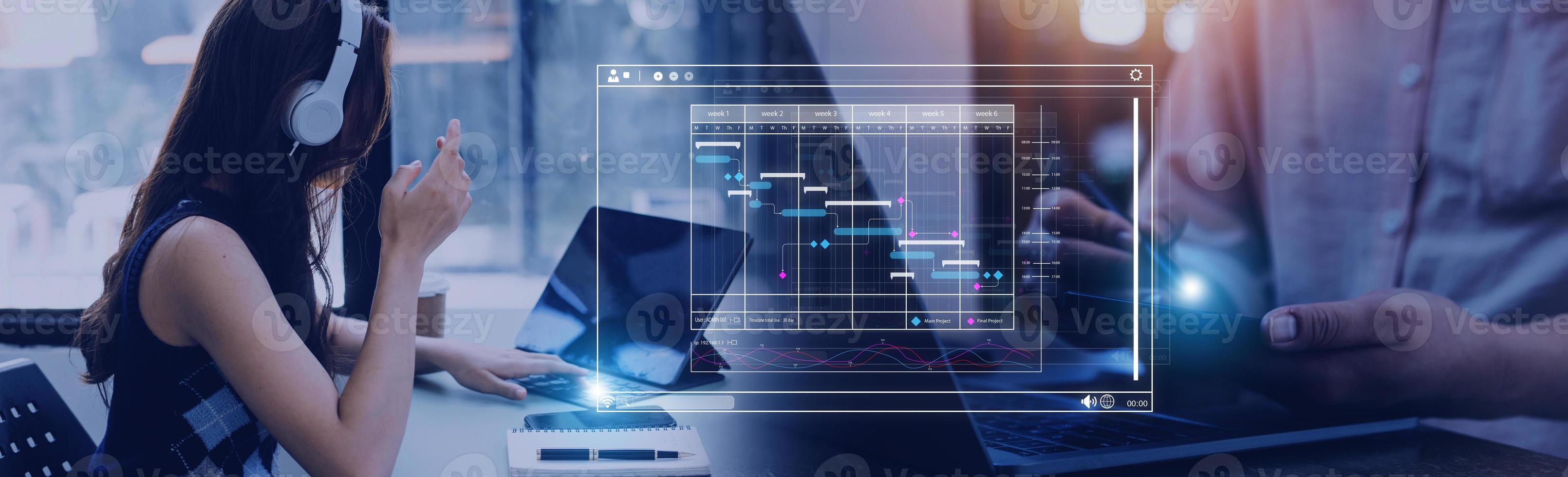 analytiker arbetssätt med dator i företag analys och data förvaltning systemet till göra Rapportera med kpi och metrik ansluten till databas. företags- strategi för finansiera, operationer, försäljning, marknadsföring foto