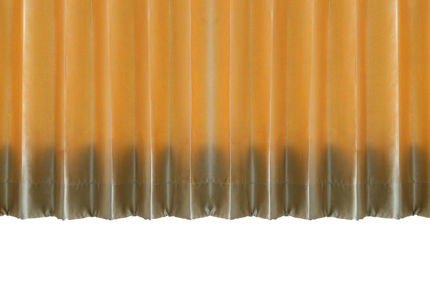 textur gyllene gardiner på vit bakgrund med klippning väg foto