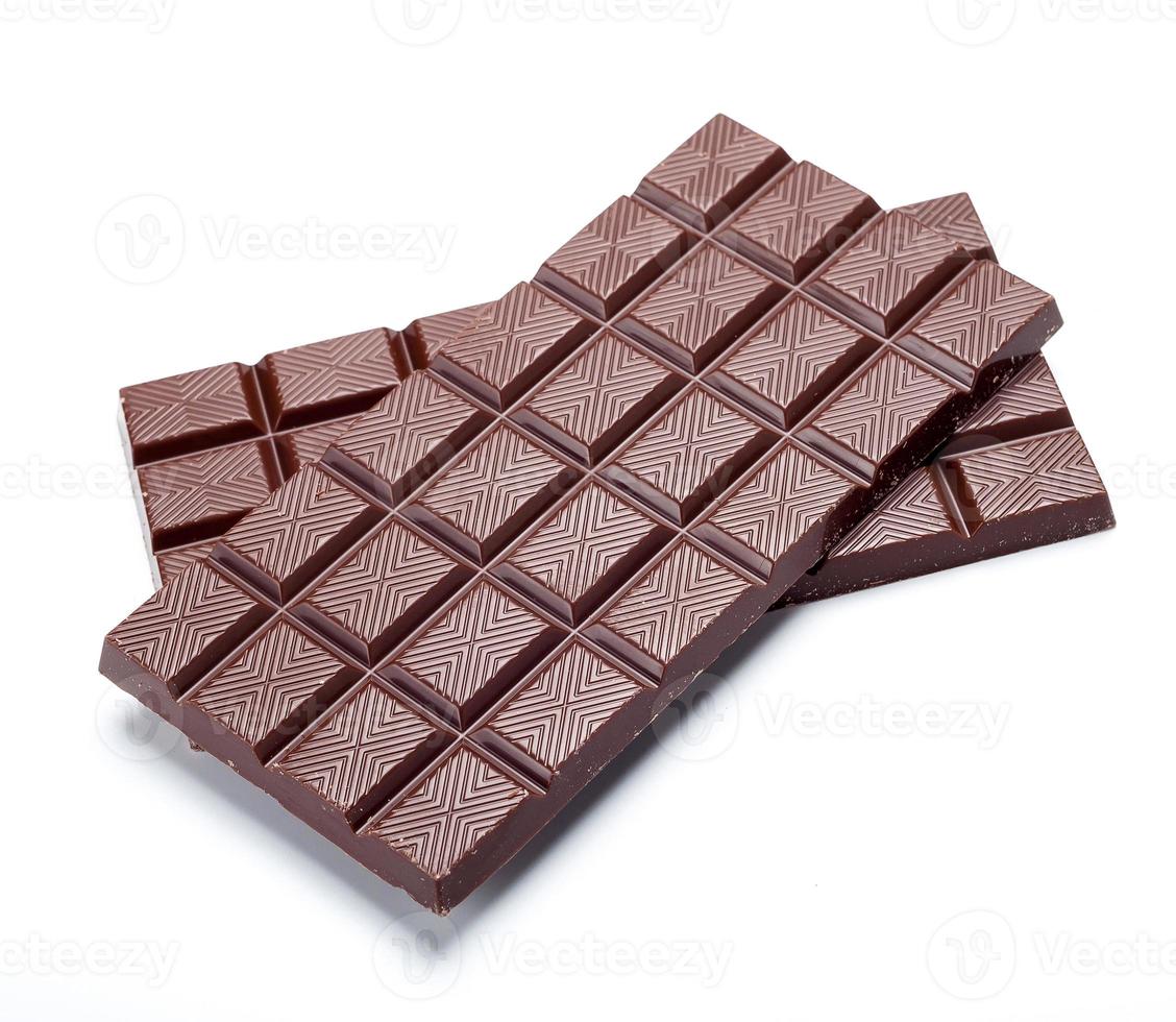 mörk chokladkaka på vit bakgrund foto