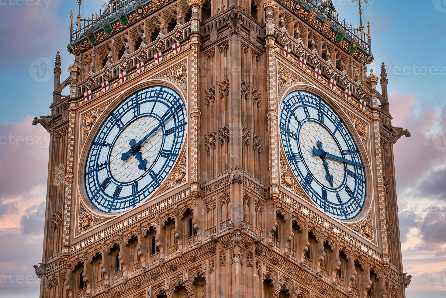 stänga upp se av de stor ben klocka torn och westminster i london. foto