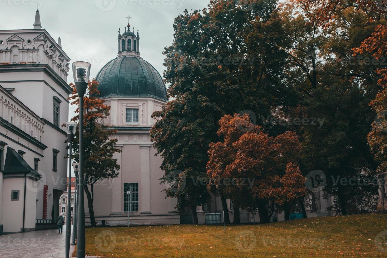 gata visningar av vilnius, litauen i falla foto