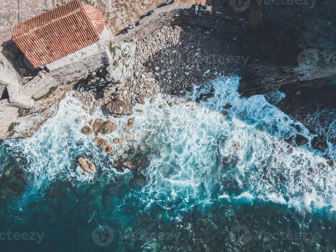 Drönare visningar av budva's gammal stad i monte foto