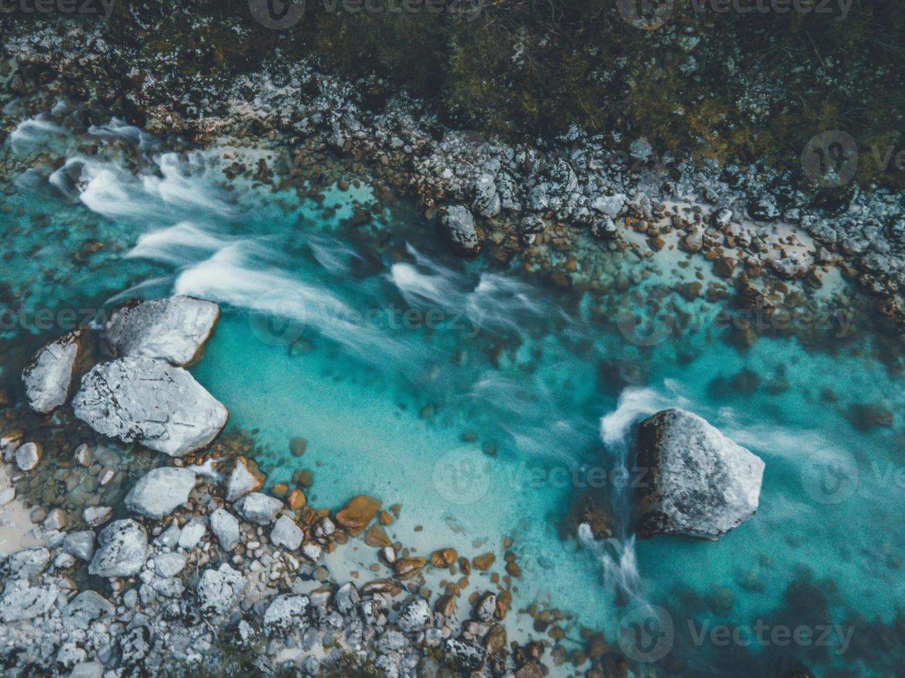 Drönare visningar av de soca flod i slovenien foto