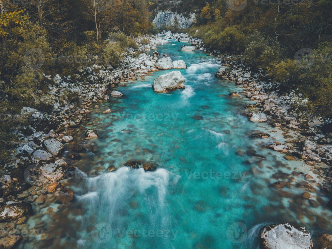 Drönare visningar av de soca flod i slovenien foto