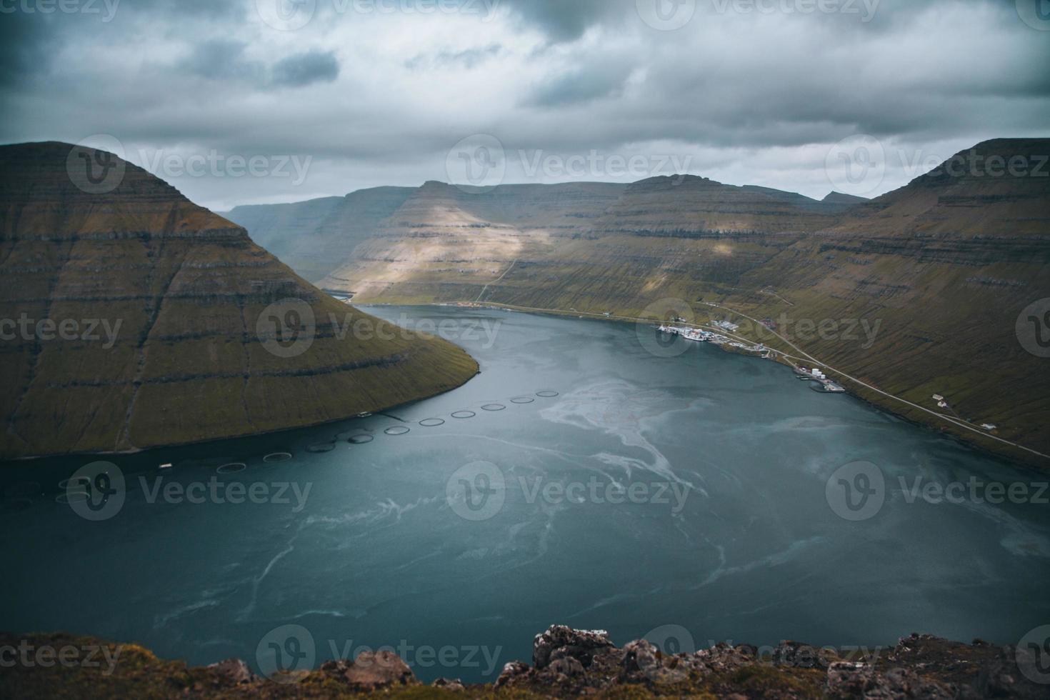 visningar av kunoy och bordoy från klakkur, faroe öar foto