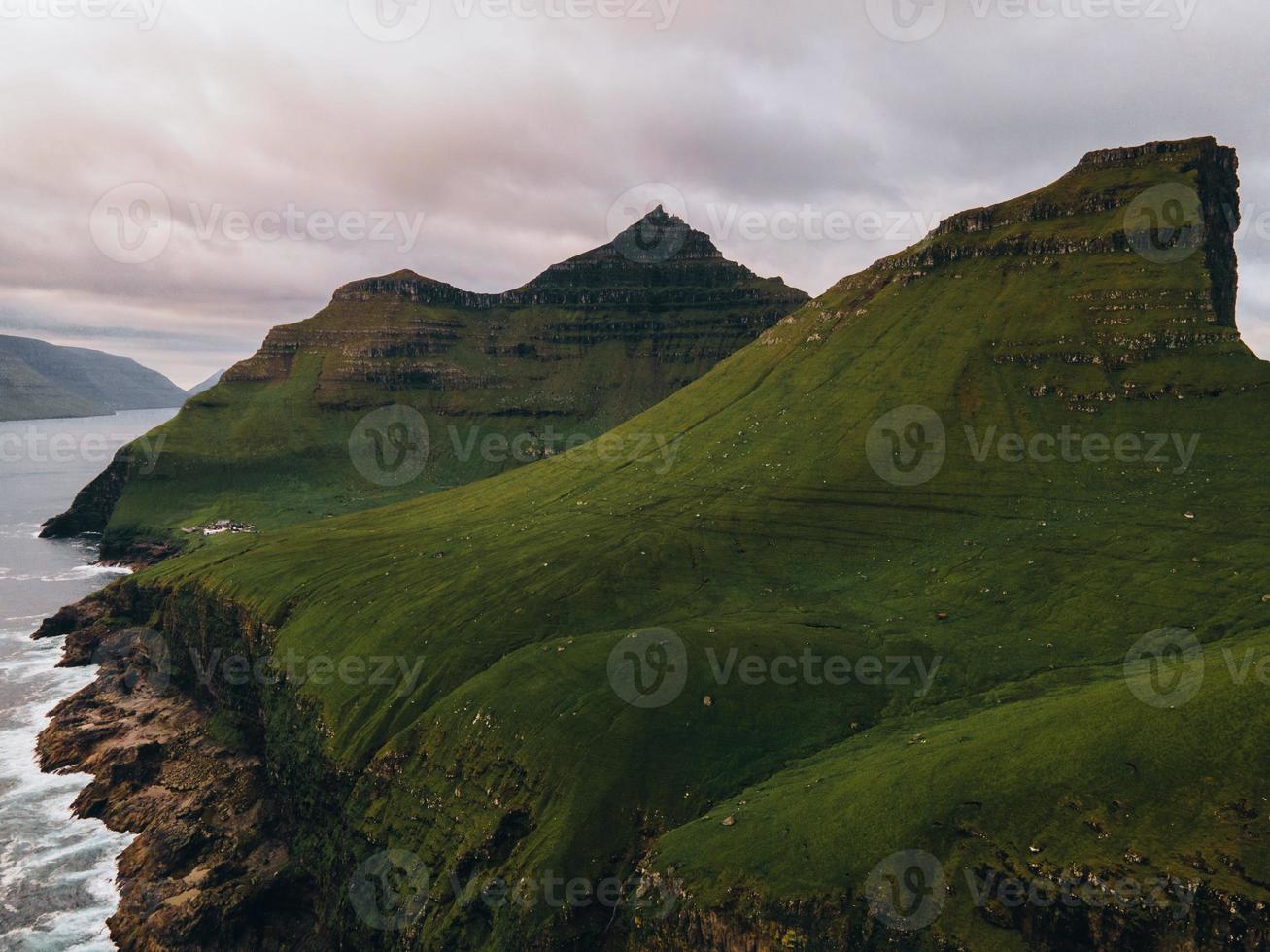 troller landskap på de ö av kalsoy i de faroe öar foto