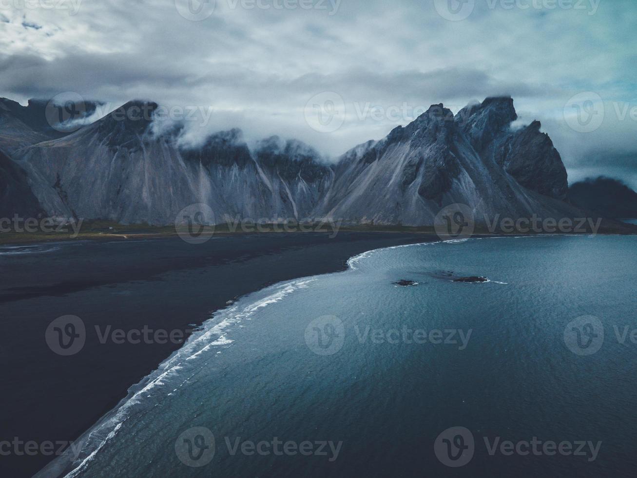 vestrahorn berg på de söder kust av island foto