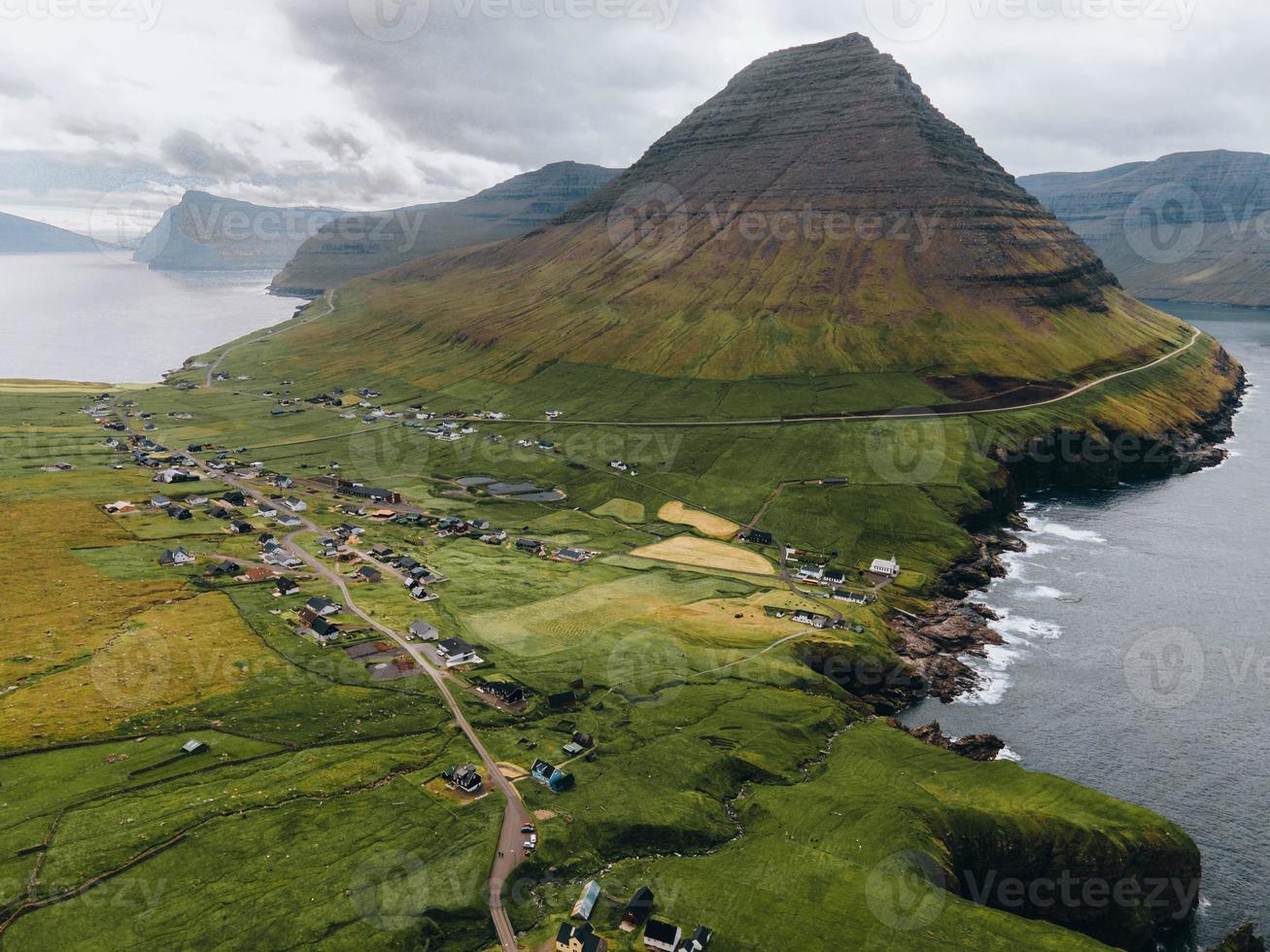 de by av vidareidi på vidoy, faroe öar foto