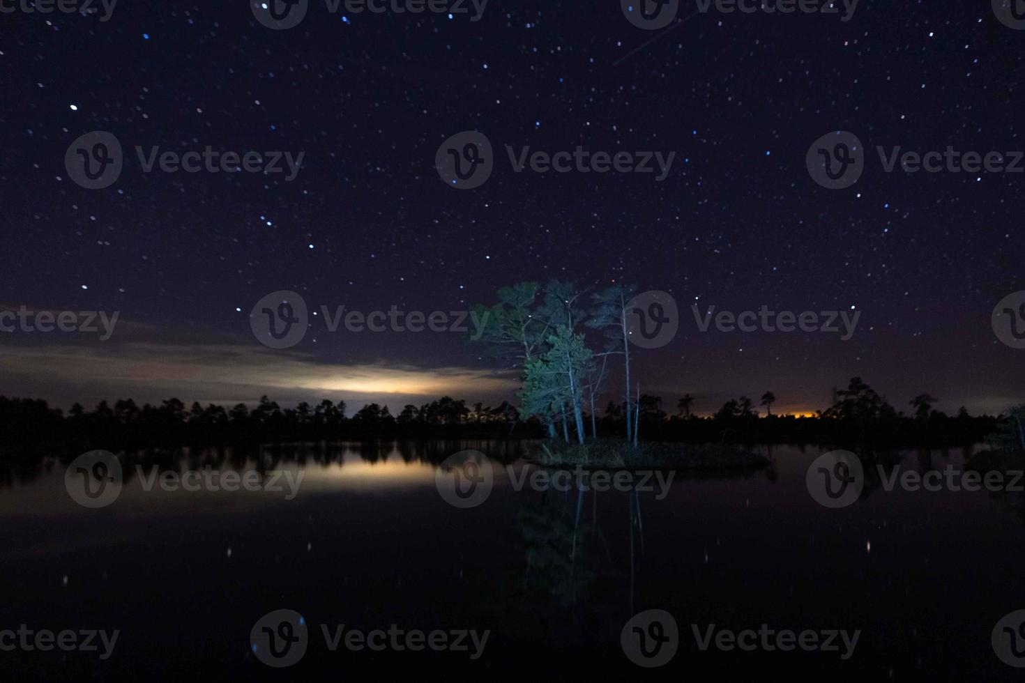 natt landskap i de öppen luft foto