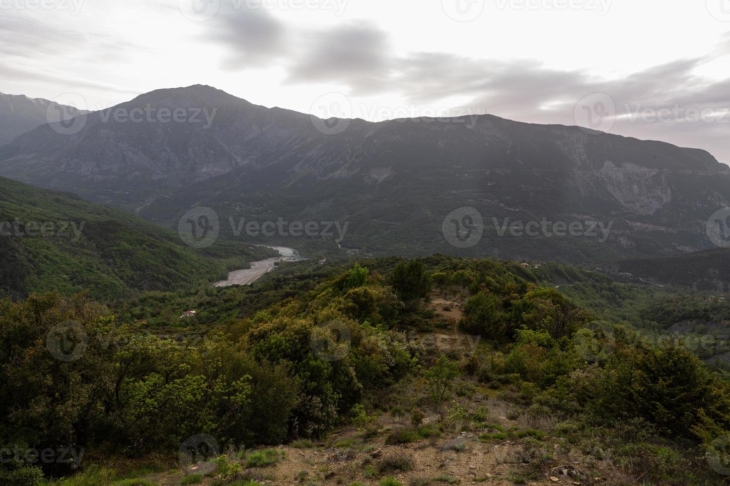 vår landskap från de bergen av grekland foto