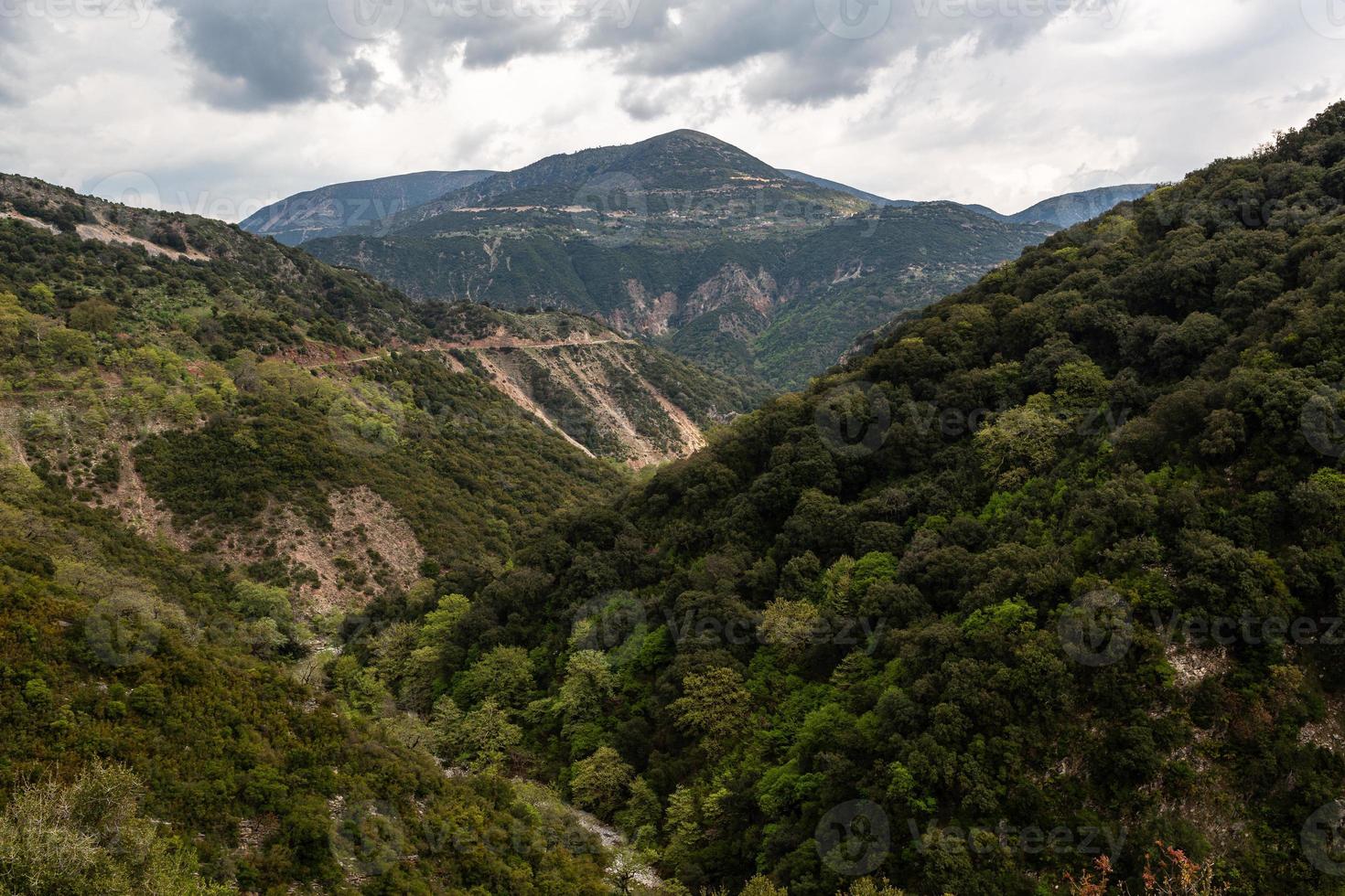 vår landskap från de bergen av grekland foto