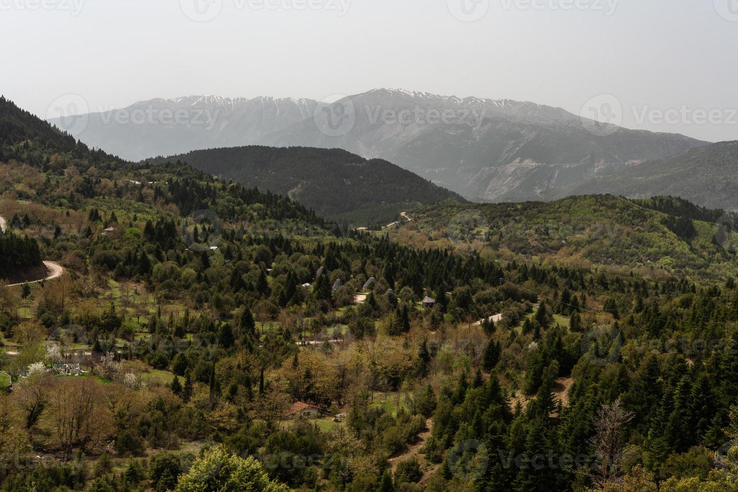 vår landskap från de bergen av grekland foto