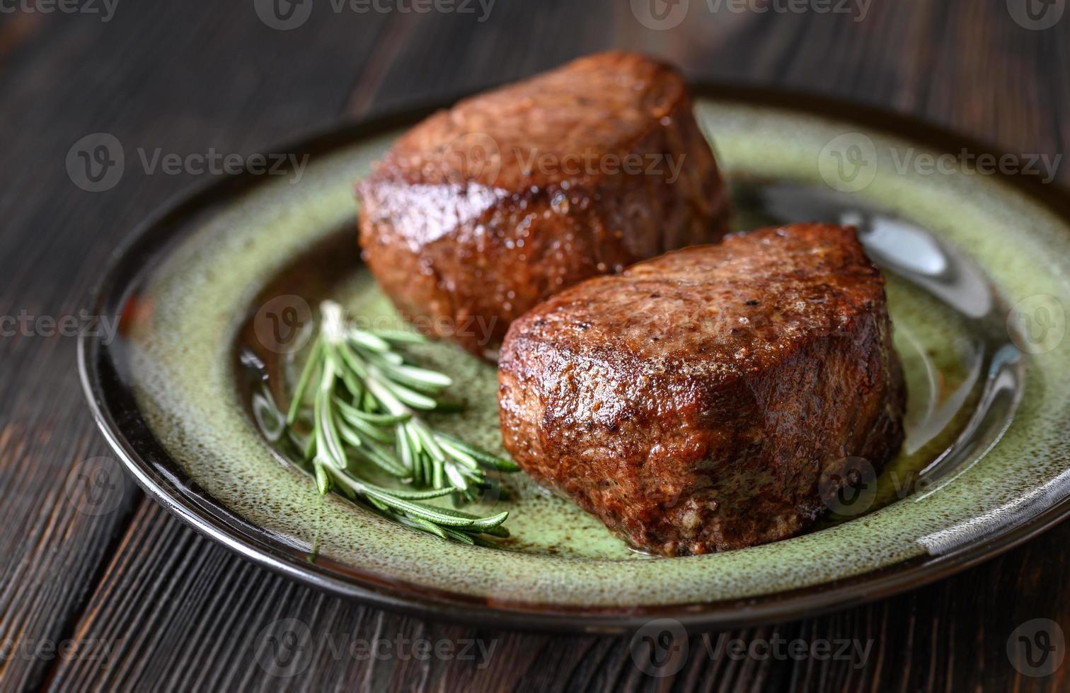 filet mignon på tallriken foto