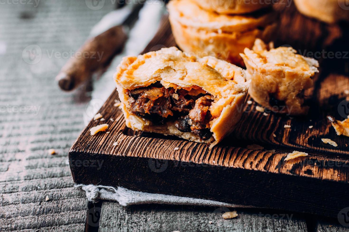 färsk traditionell australier kött mini paj foto