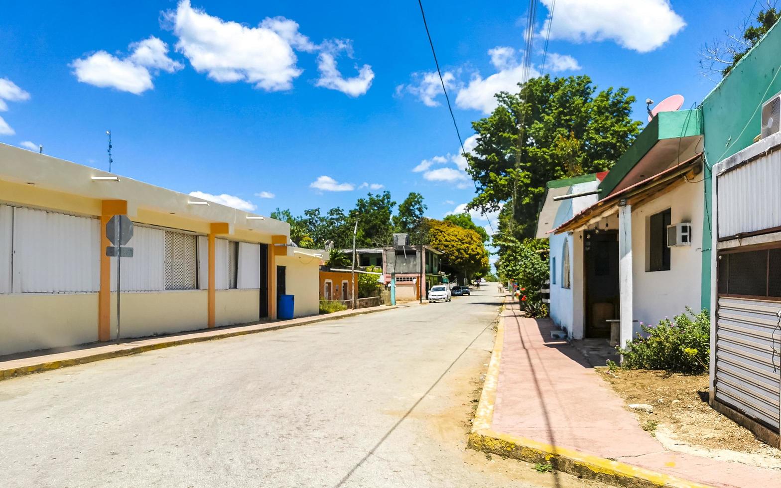 kantunilkin quintana roo mexico 2022 små by kantunilkin gator hus kyrkor och offentlig platser Mexiko. foto