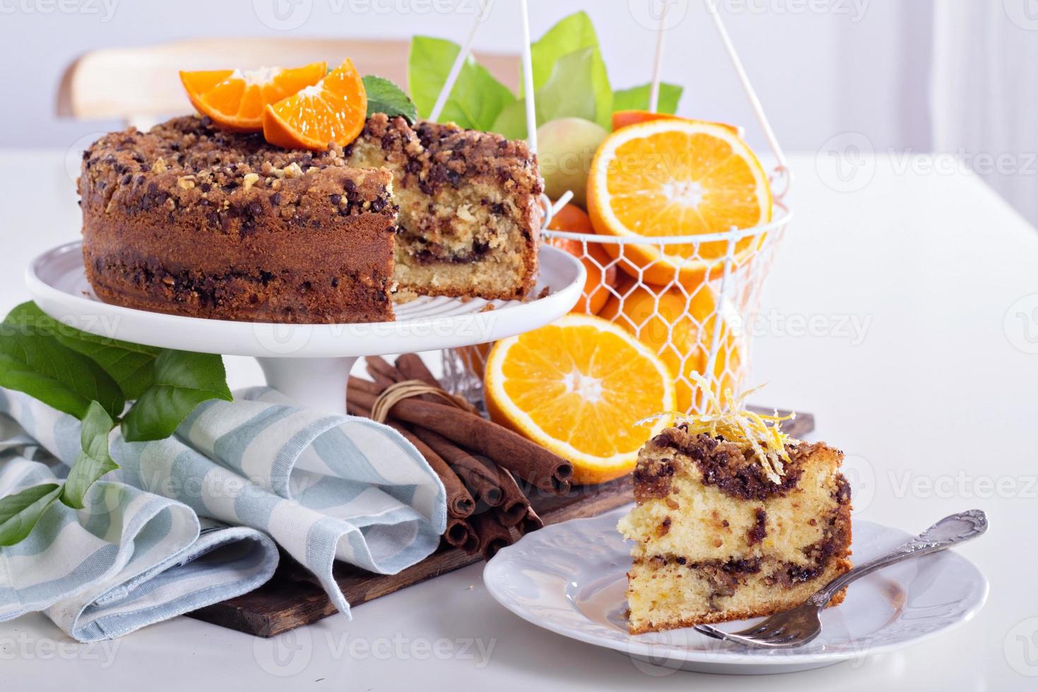 kaffe kaka med apelsiner, nötter och choklad foto