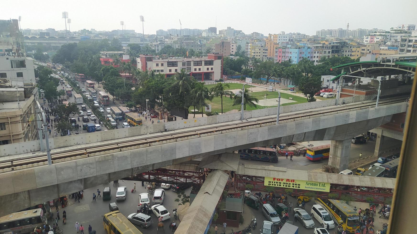 under konstruktion metro järnväg i dhaka bangladesh foto