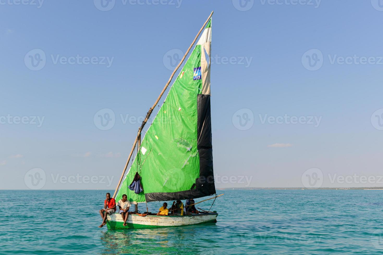 segling, magaruque ö - moçambique foto