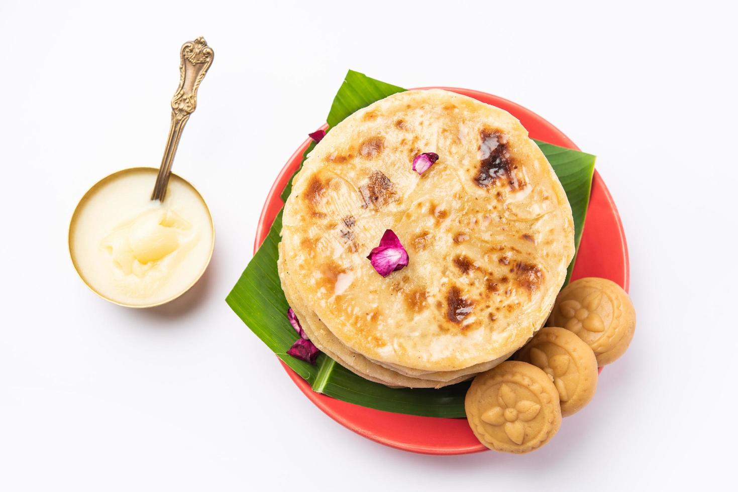 ljuv khoya roti eller peda chapati paratha tillverkad använder sig av förtjockad grädde mjölk eller khoa, khowa, mawa foto