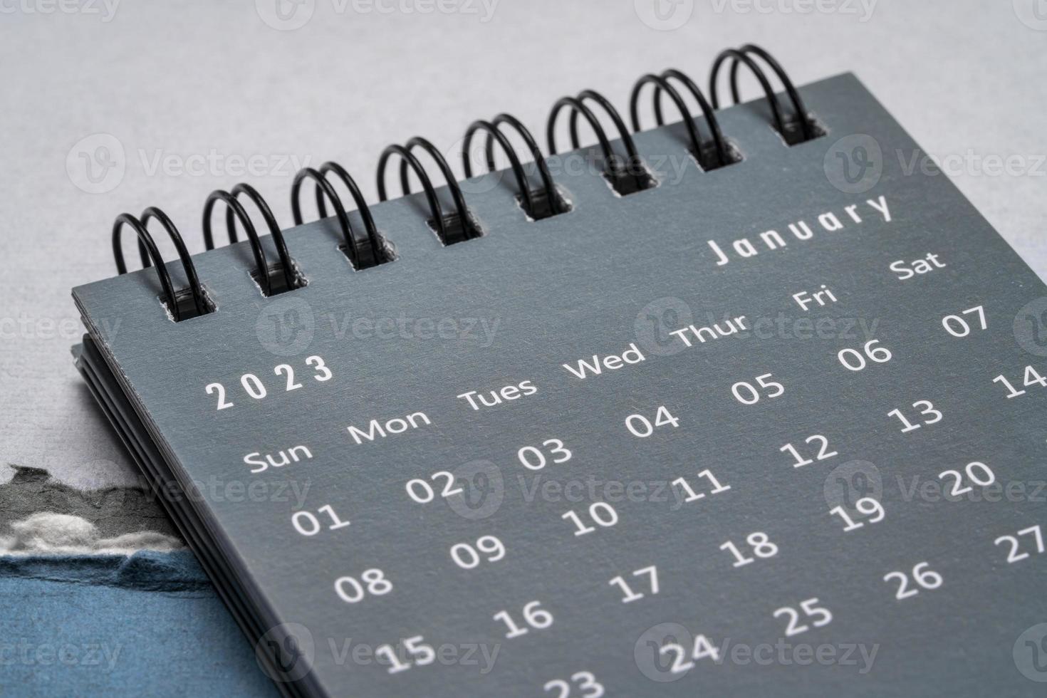 januari 2023 - spiral skrivbordet kalender foto