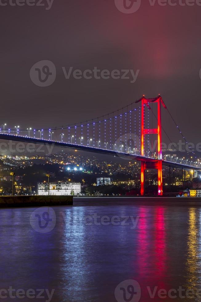 natt se av bosphorus bro med lampor istanbul, Kalkon foto