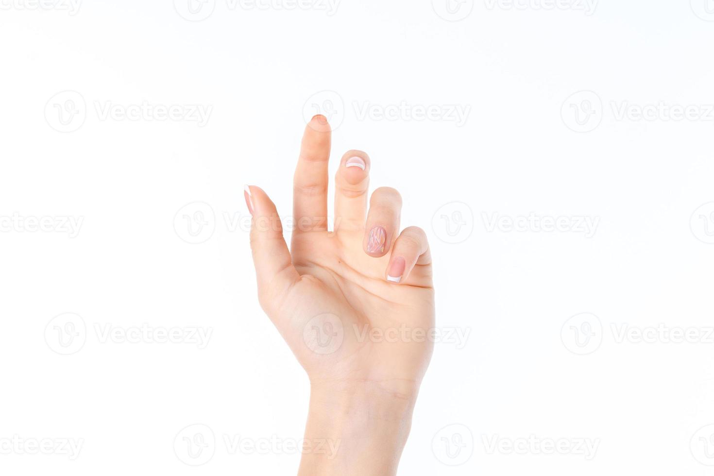 kvinna hand sträckt upp med fingrar Uppfostrad, isolerat på vit bakgrund foto