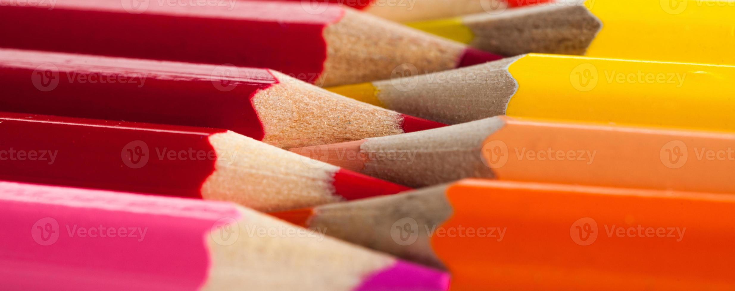 fortfarande liv med flerfärgad pennor foto