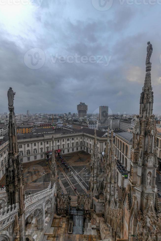 milan katedral, duomo di milano, ett av de största kyrkor i de värld, på piazza duomo fyrkant i de milan stad Centrum i Italien. foto