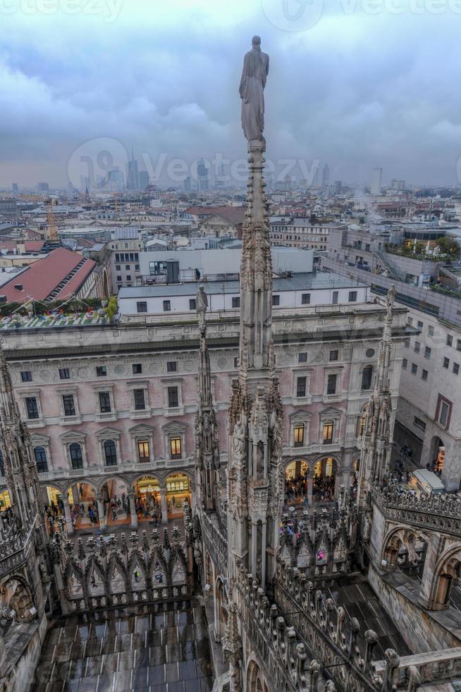 milan katedral, duomo di milano, ett av de största kyrkor i de värld, på piazza duomo fyrkant i de milan stad Centrum i Italien. foto