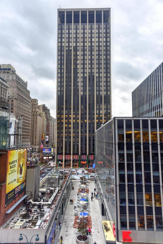 ny york stad - oktober 22, 2016 - midtown manhattan skyskrapor runt om Pennsylvania station och madison fyrkant trädgård i ny york stad. foto