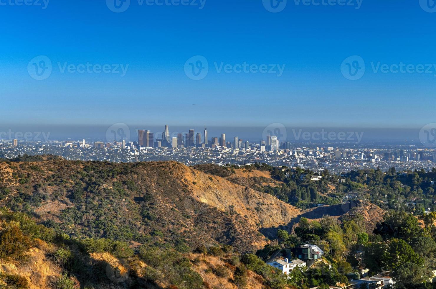 panorama- se av de horisont i los angeles stadens centrum byggnader i Kalifornien. foto