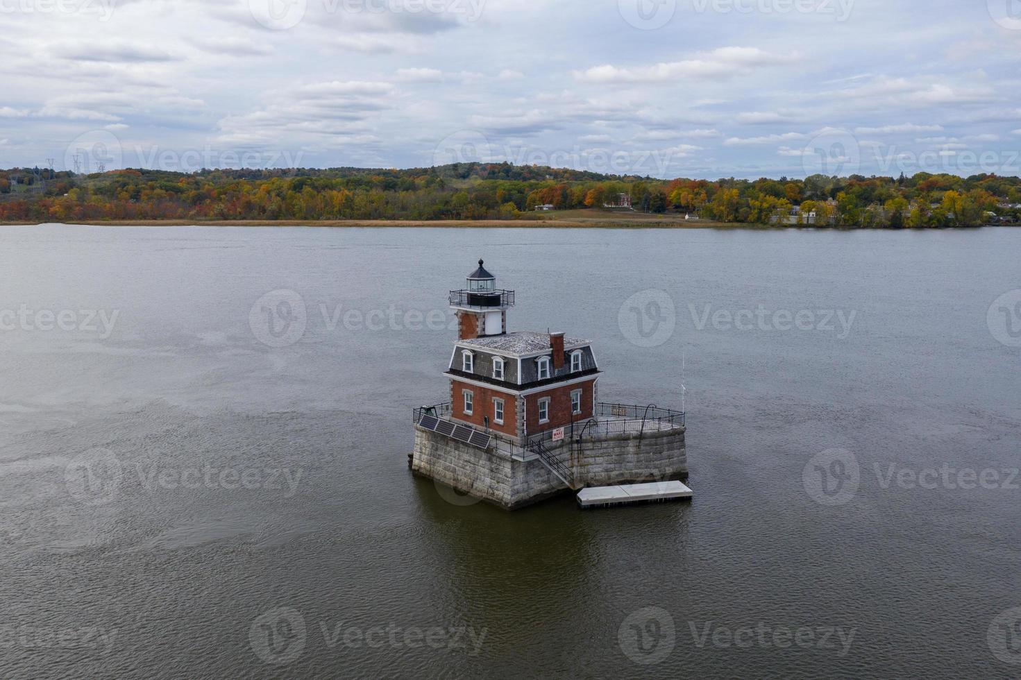 de hudson aten fyr, ibland kallad de hudson stad ljus, är en fyr belägen i de hudson flod i de stat av ny york foto