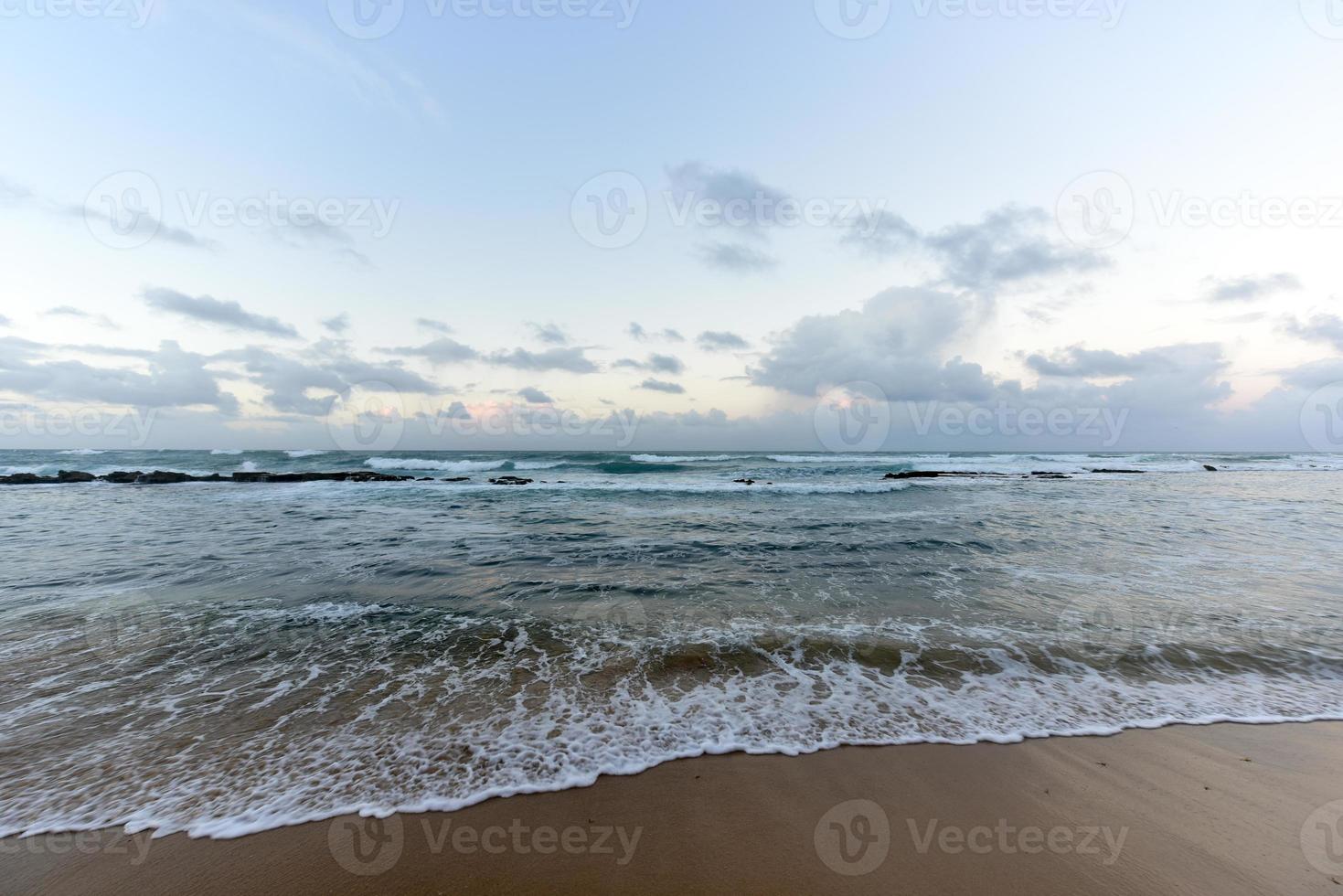 playa pena i san juan, puerto rico på solnedgång. foto