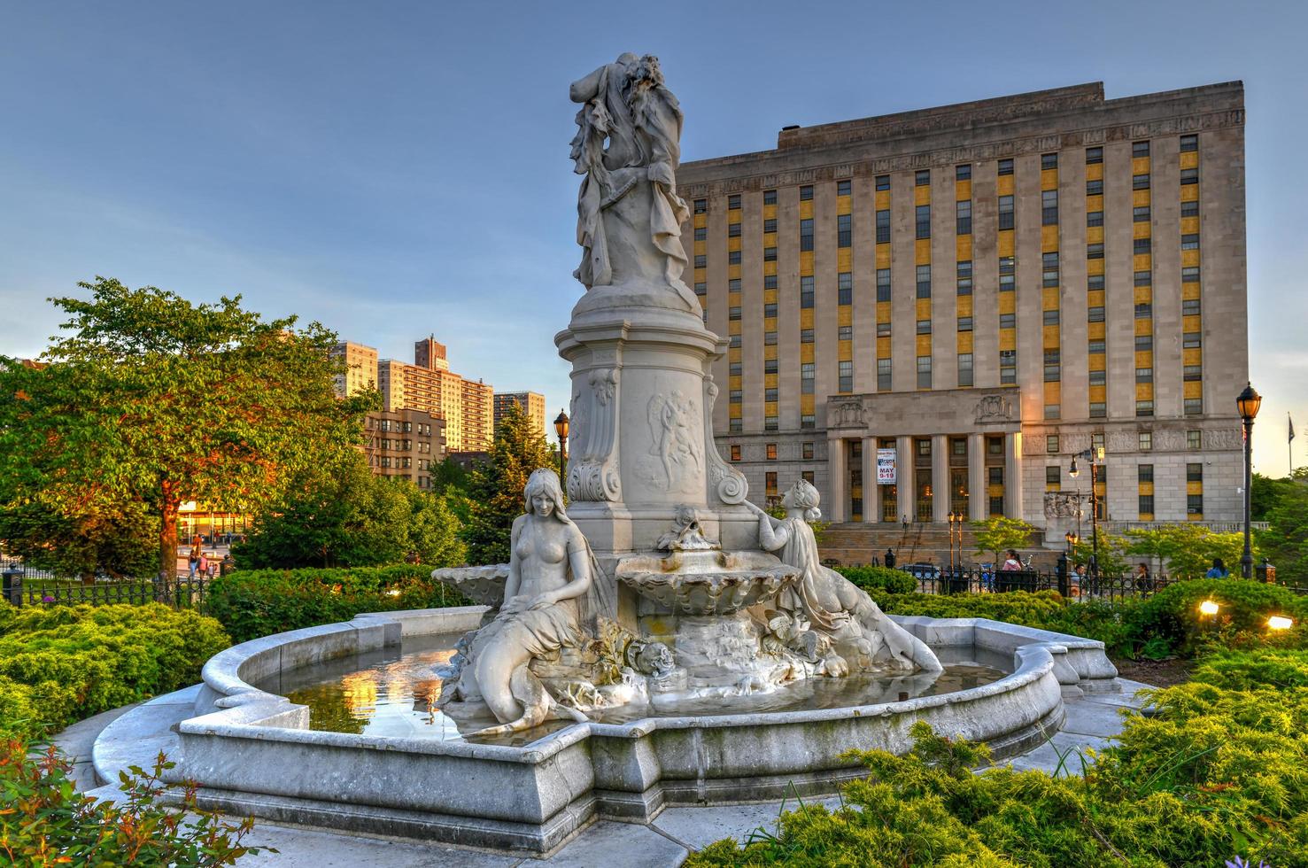 ny york stad - Maj 18, 2019 - heinrich heine fontän också känd som lorelei fontän i bronx, ny york stad. den är tillägnad till de minne av de tysk poet och författare heinrich heine. foto