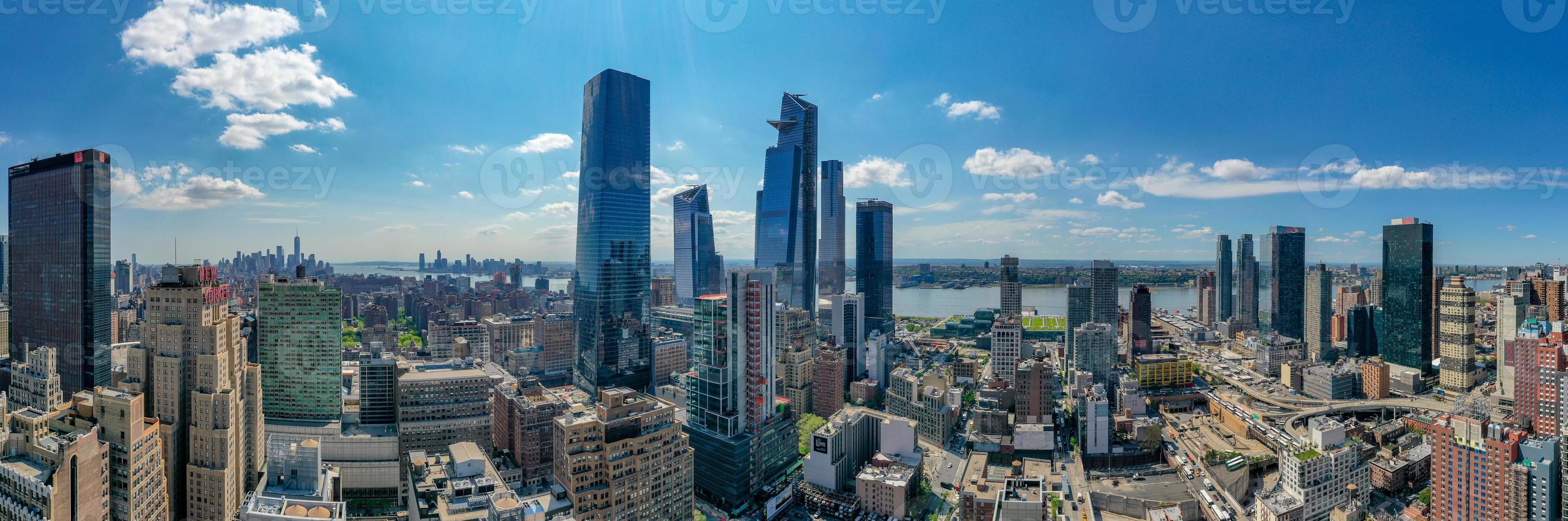 ny york stad - Maj 8, 2019 - panorama- se av midtown manhattan och de ny yorker hotell i ny york stad under de dag. foto