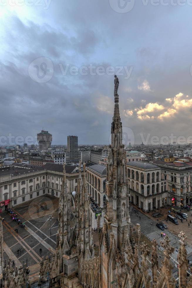 milan katedral, duomo di milano, ett av de största kyrkor i de värld, på piazza duomo fyrkant i de milan stad Centrum i Italien. foto