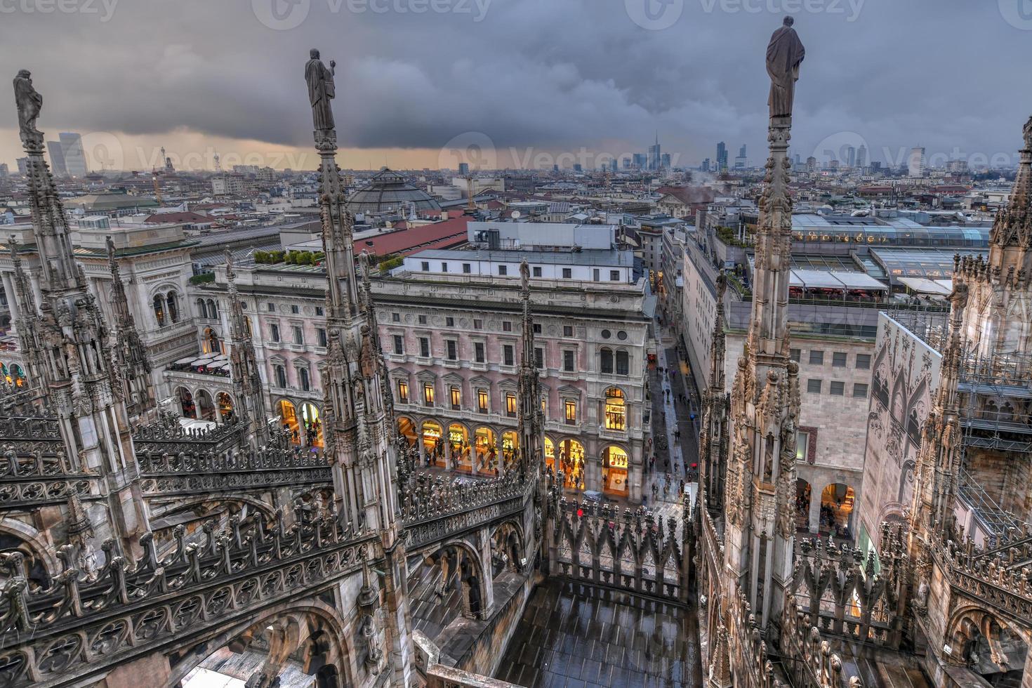 milan katedral, duomo di milano, ett av de största kyrkor i de värld, på piazza duomo fyrkant i de milan stad Centrum i Italien. foto