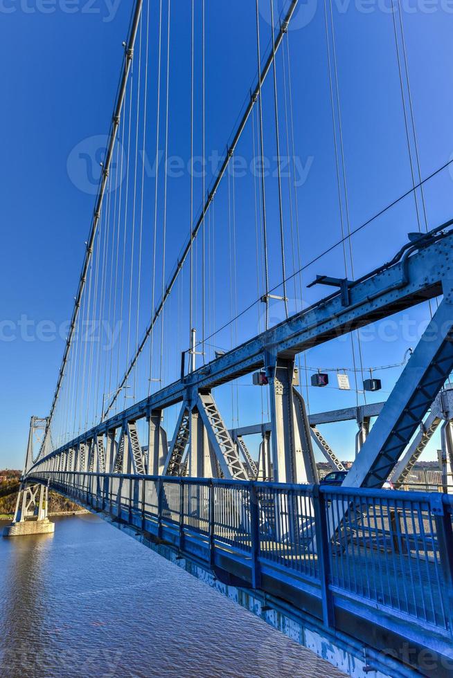 mitten av Hudson bro korsning de hudson flod i poughkeepsie, ny york foto