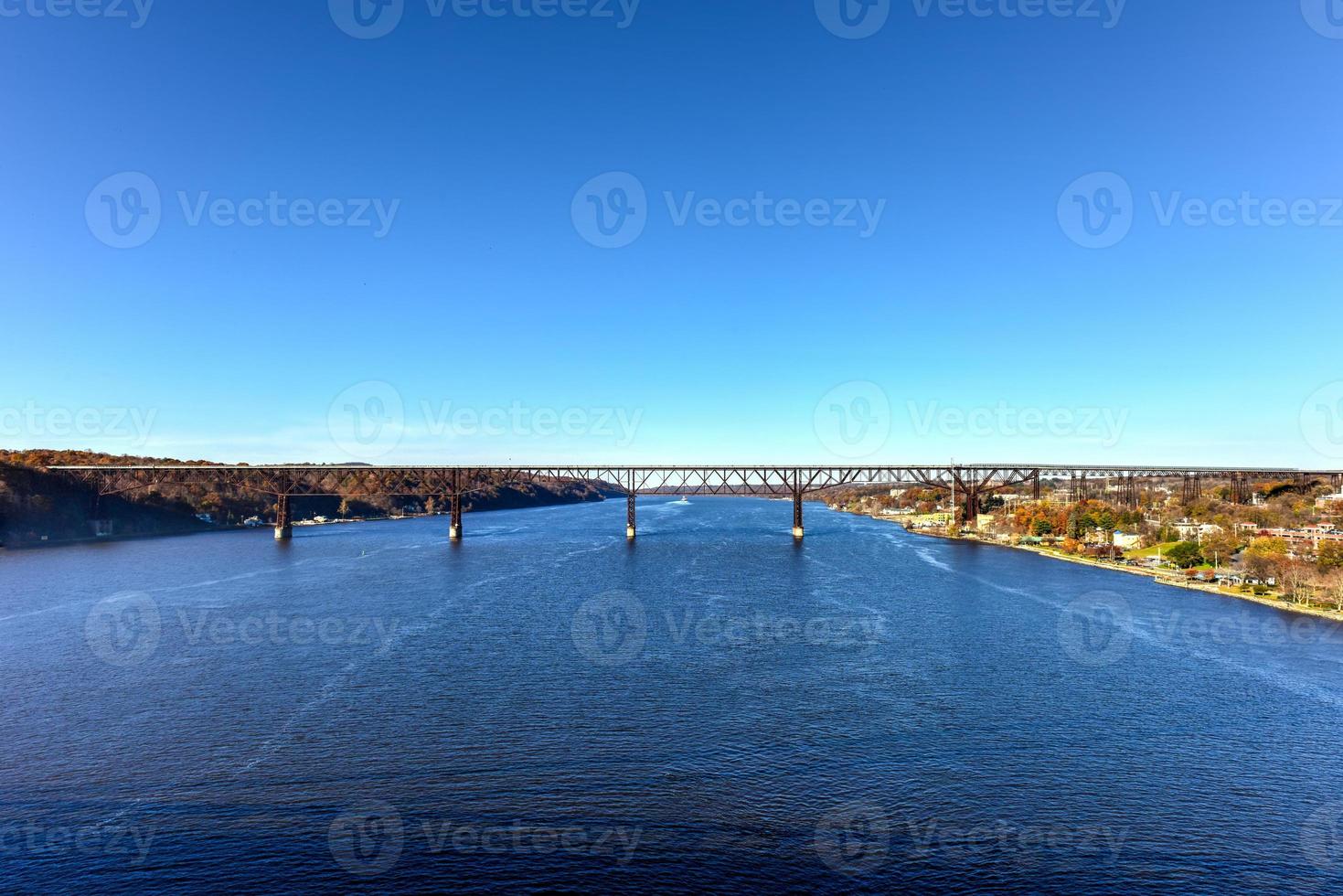 se av de poughkeepsie järnväg bro, också känd som gångväg över de hudson. den är de världens högsta fotgängare bro foto