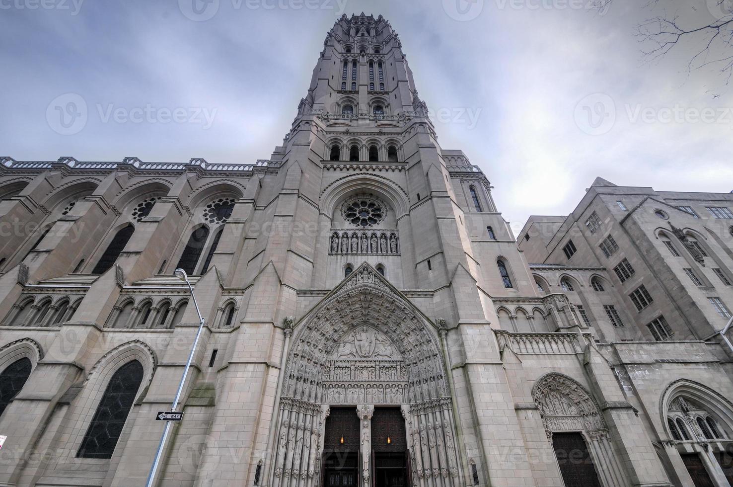 de flodstrand kyrka i de stad av ny york. den är känd för dess stor storlek och utveckla nygotiska arkitektur. foto