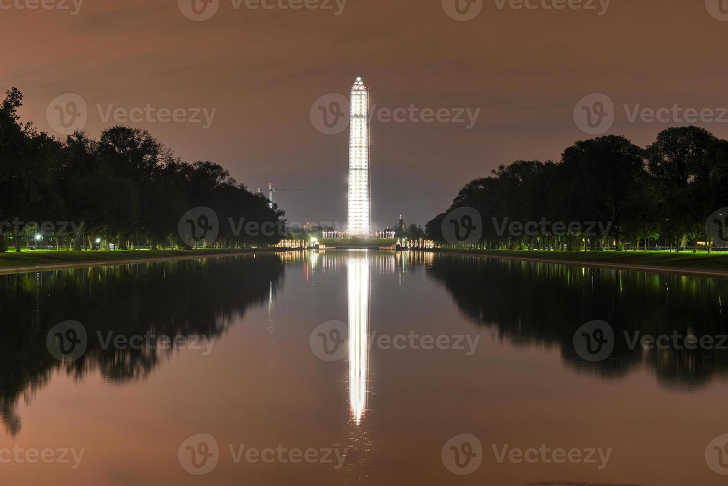 Washington monument med byggnadsställningar foto
