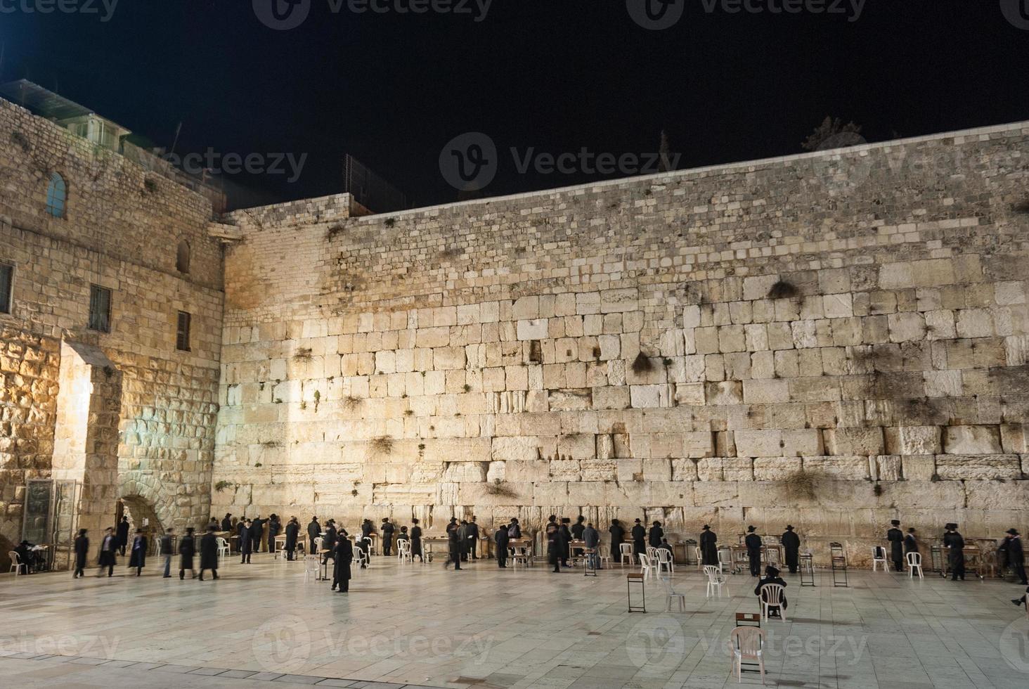 Västra vägg i jerusalem på natt. foto