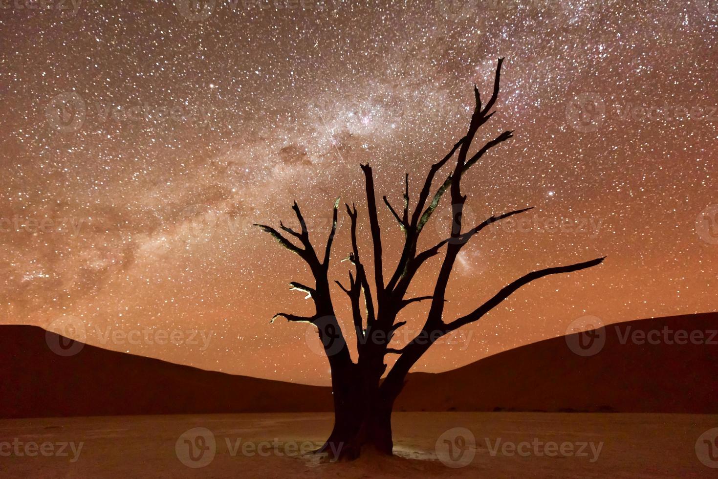 död- vlei, namibia på skymning foto