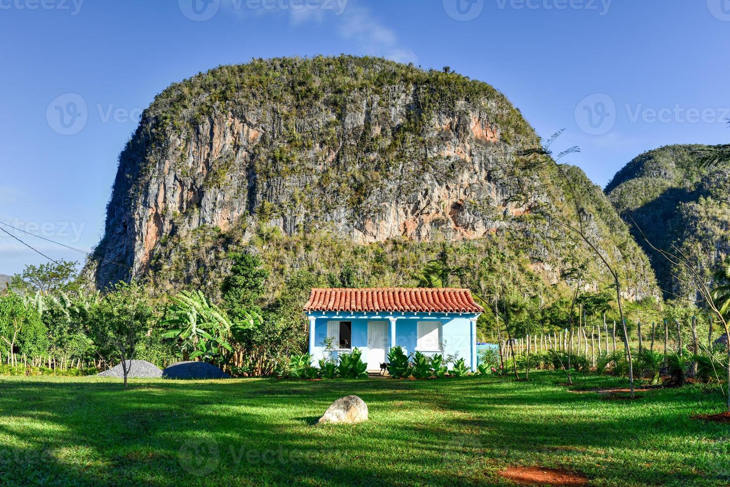 panorama av vinales dal, norr av kuba. foto