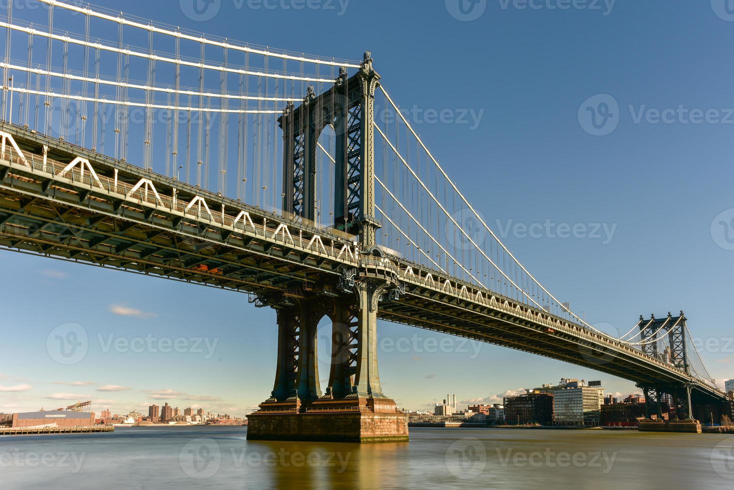 de manhattan bro som sett från de manhattan sida i ny york stad. foto