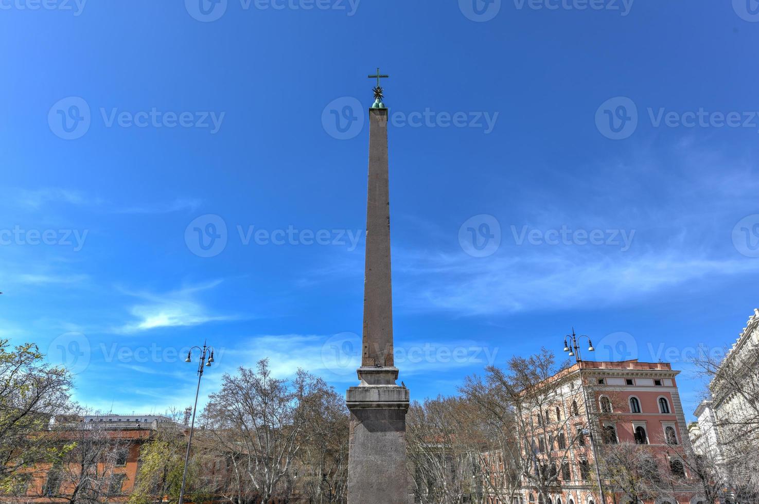 obelisco esquilino, obelisk i främre av basilika di santa maria maggiore i rom, Italien foto