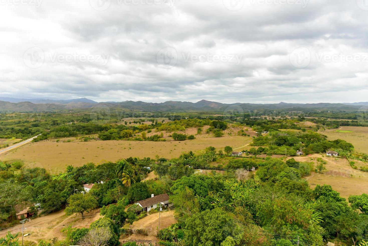 panorama av manaca iznaga i de valle de los ingenios, trinidad, kuba foto