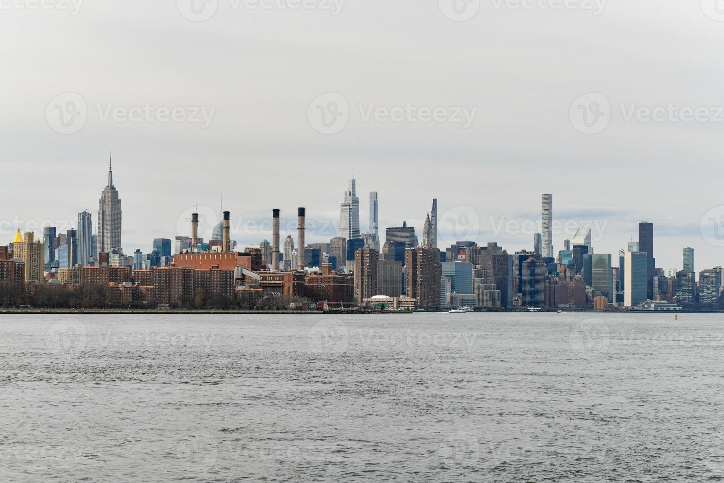 panorama- se av de öst sida av de manhattan horisont från Brooklyn, ny york. foto